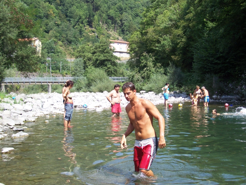  Image name: Persone059.jpg 
 width: 800 pixel 
 height: 601 pixel 
 Size: 506145 bytes 
 Click to enlarge 